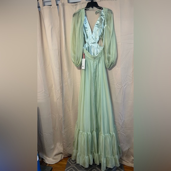 Mac Duggal 67948 NWT Green Pleated Cut Out Long Sleeve Lace Up Tiered Gown - Picture 7 of 11